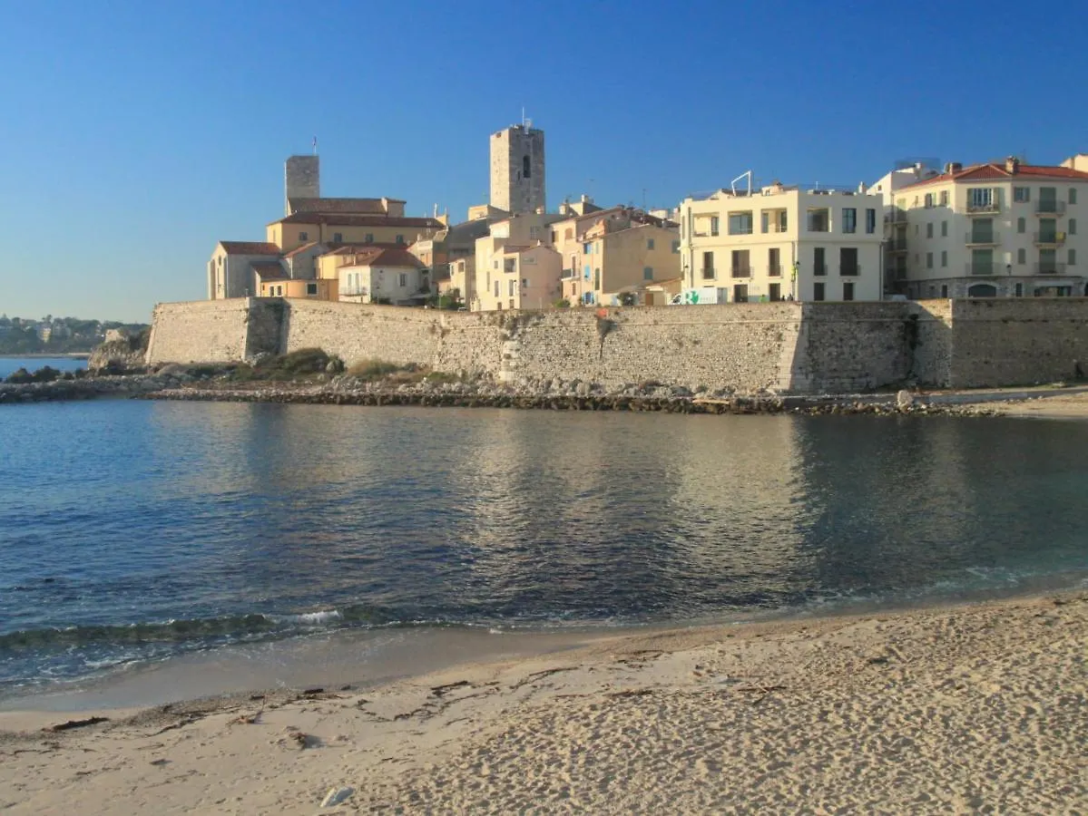 2 Pieces Climatise Avec Balcon Dans Le Vieil Antibes, Residence Avec Ascenseur Apartment Antibes