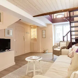 Appartement 2 Bedrooms 2 Bathrooms In Old, Antibes