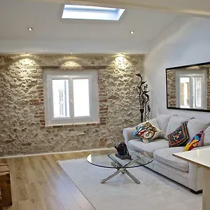 Appartement Duplex Coeur Vieil Old Marché Provencal, Antibes