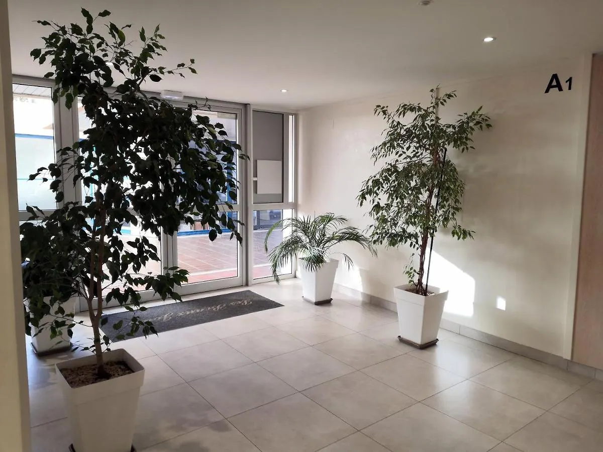 Appartement 2 pièces climatisé avec balcon dans le vieil Antibes, résidence moderne avec ascenseur