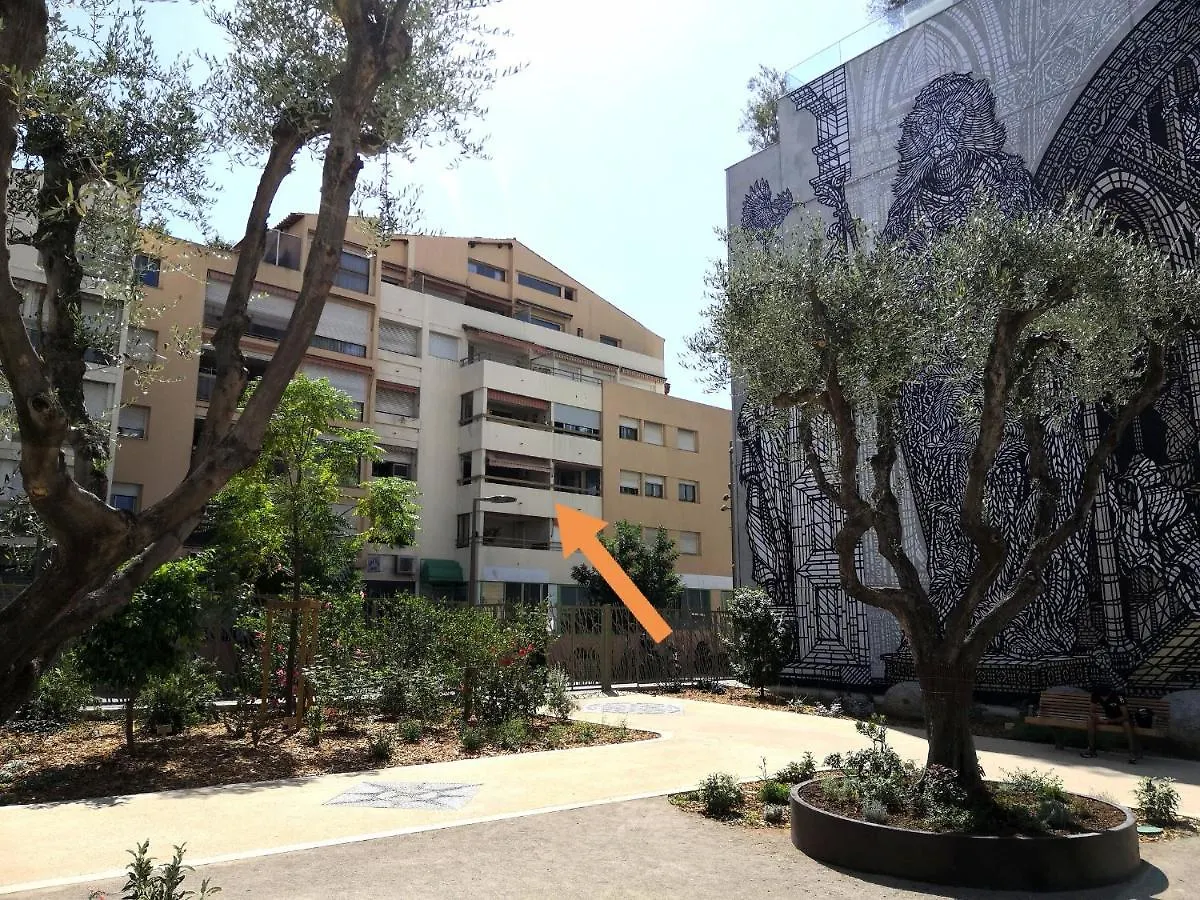 Appartement 2 pièces climatisé avec balcon dans le vieil Antibes, résidence moderne avec ascenseur