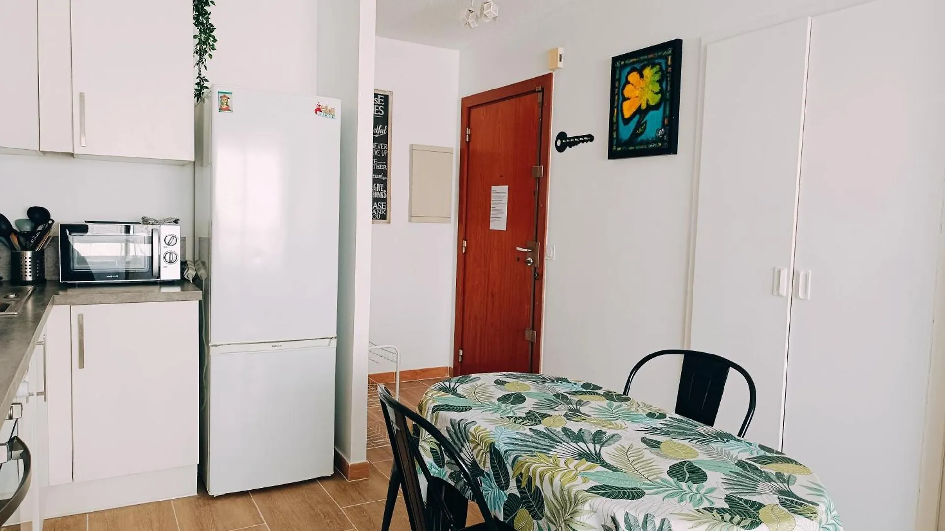 2 Pieces Climatise Avec Balcon Dans Le Vieil Antibes, Residence Avec Ascenseur Antibes