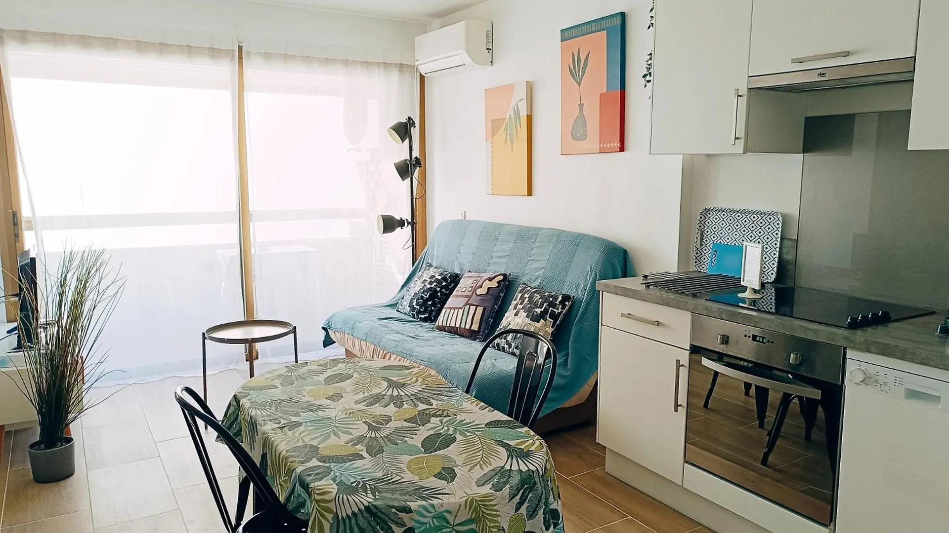2 Pieces Climatise Avec Balcon Dans Le Vieil Antibes, Residence Avec Ascenseur contacts