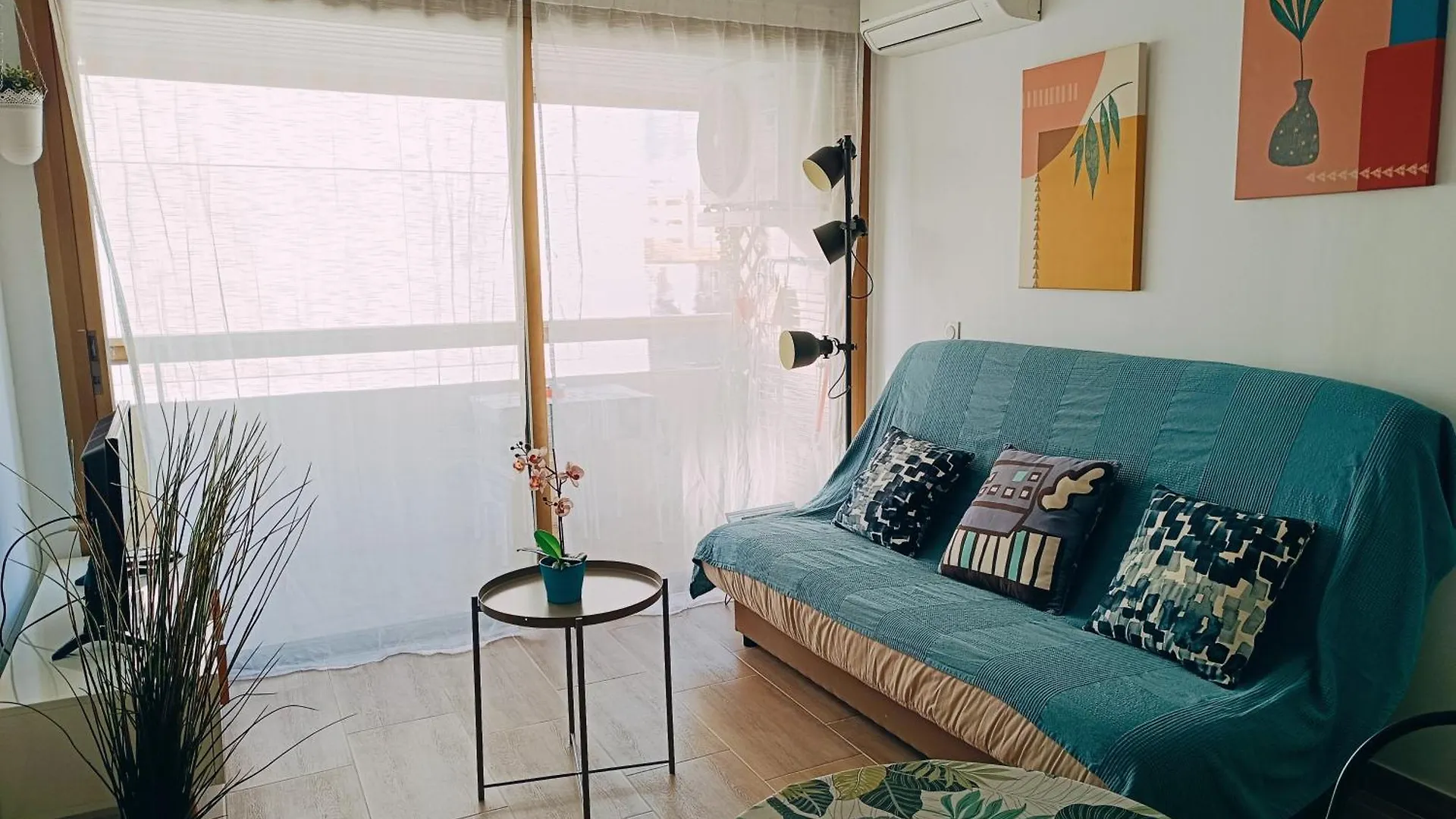 2 pièces climatisé avec balcon dans le vieil Antibes, résidence moderne avec ascenseur Antibes
